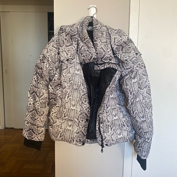 Varley Winter Jacket - Picture 2 of 11